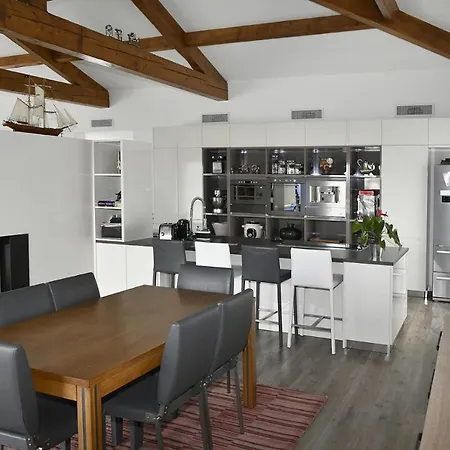Magnifique Villa Sur Toit, A Deux Pas De La Mer * San-Martino-di-Lota