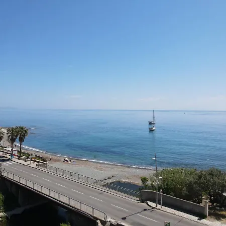 Magnifique Villa Sur Toit, A Deux Pas De La Mer Apartmán San-Martino-di-Lota